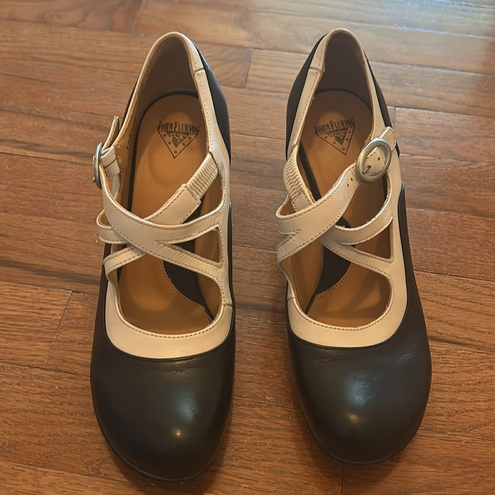 John Fluevog Bellevues Pearl Hart Criss Cross Mary Jane. Excellent Pre Owned. - Picture 11 of 11